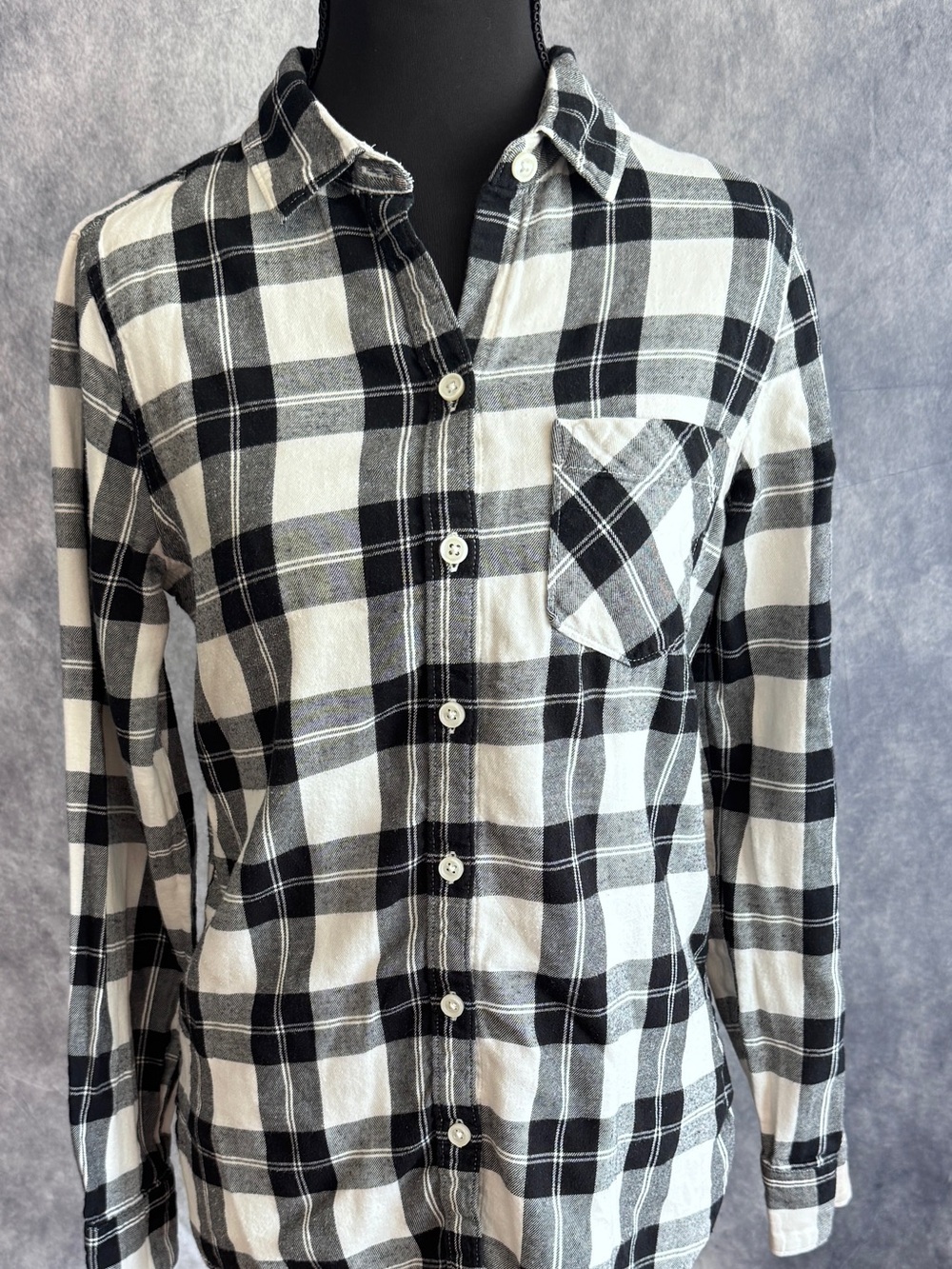Old Navy Black White Plaid Button-Up Shirt